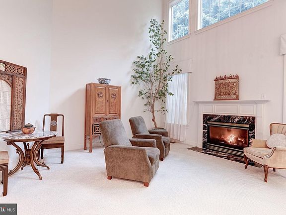 3rd image of 404 Summer Garden Way