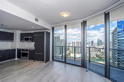 45 SW 9th St #3501 Photo 1