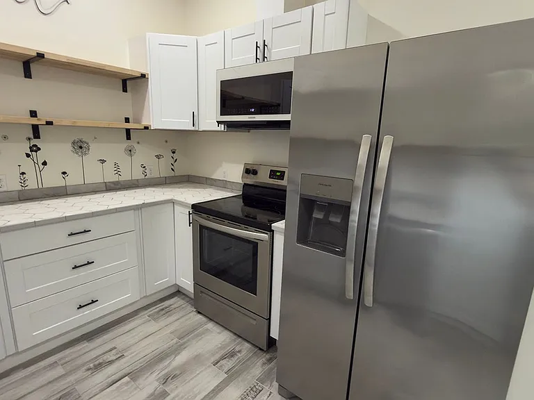 138 S Main Ave #B — Photo 6