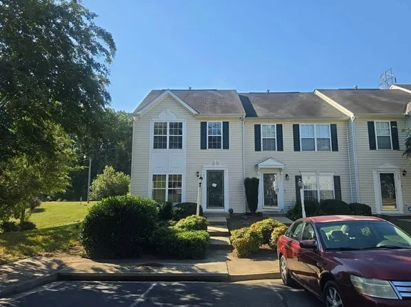 451 Hollybrook Ridge Ln, Richmond, VA 23223