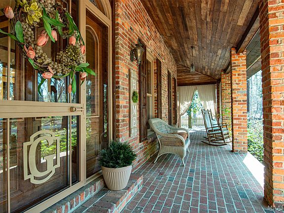5th image of 393 Harrogate Springs Rd