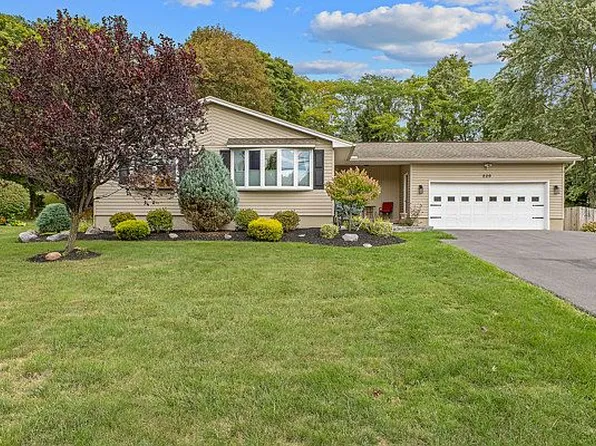 229 Slawson Dr, Camillus, NY 13031