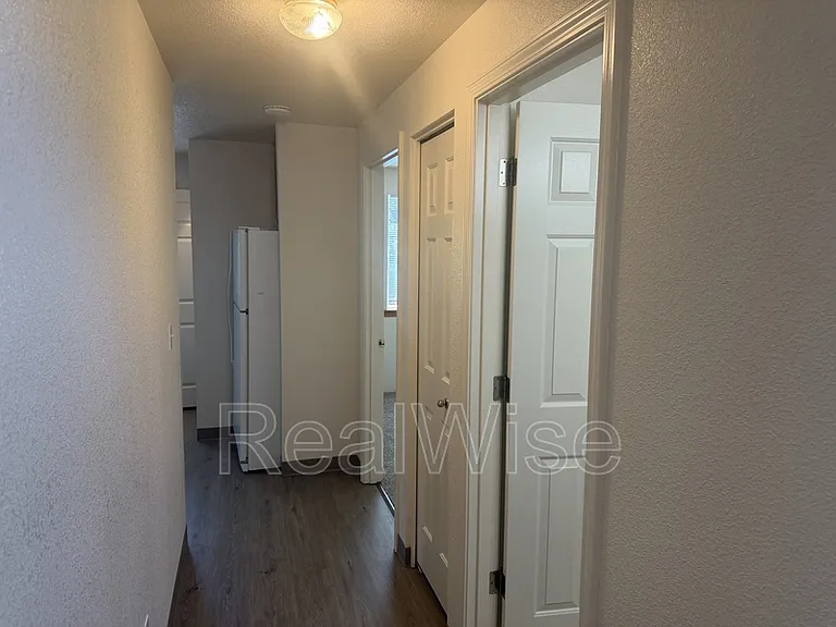 210 3rd St #B — Photo 12