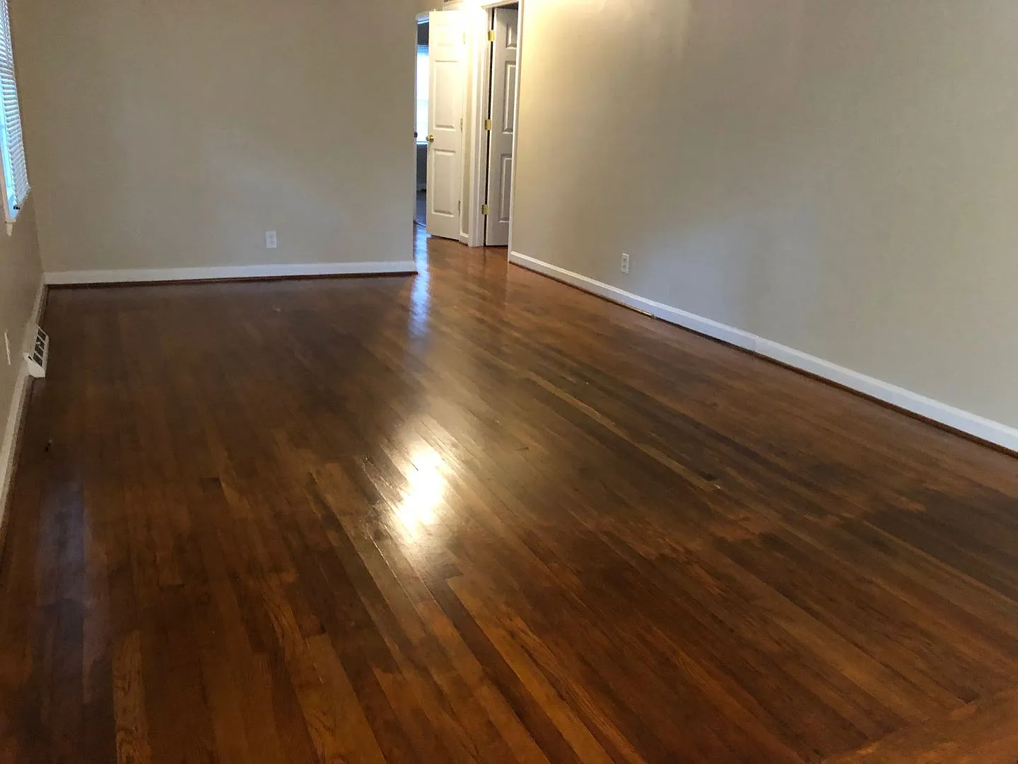 E Cone Blvd 3 BR convenient to 29 & Shopping — Photo 3