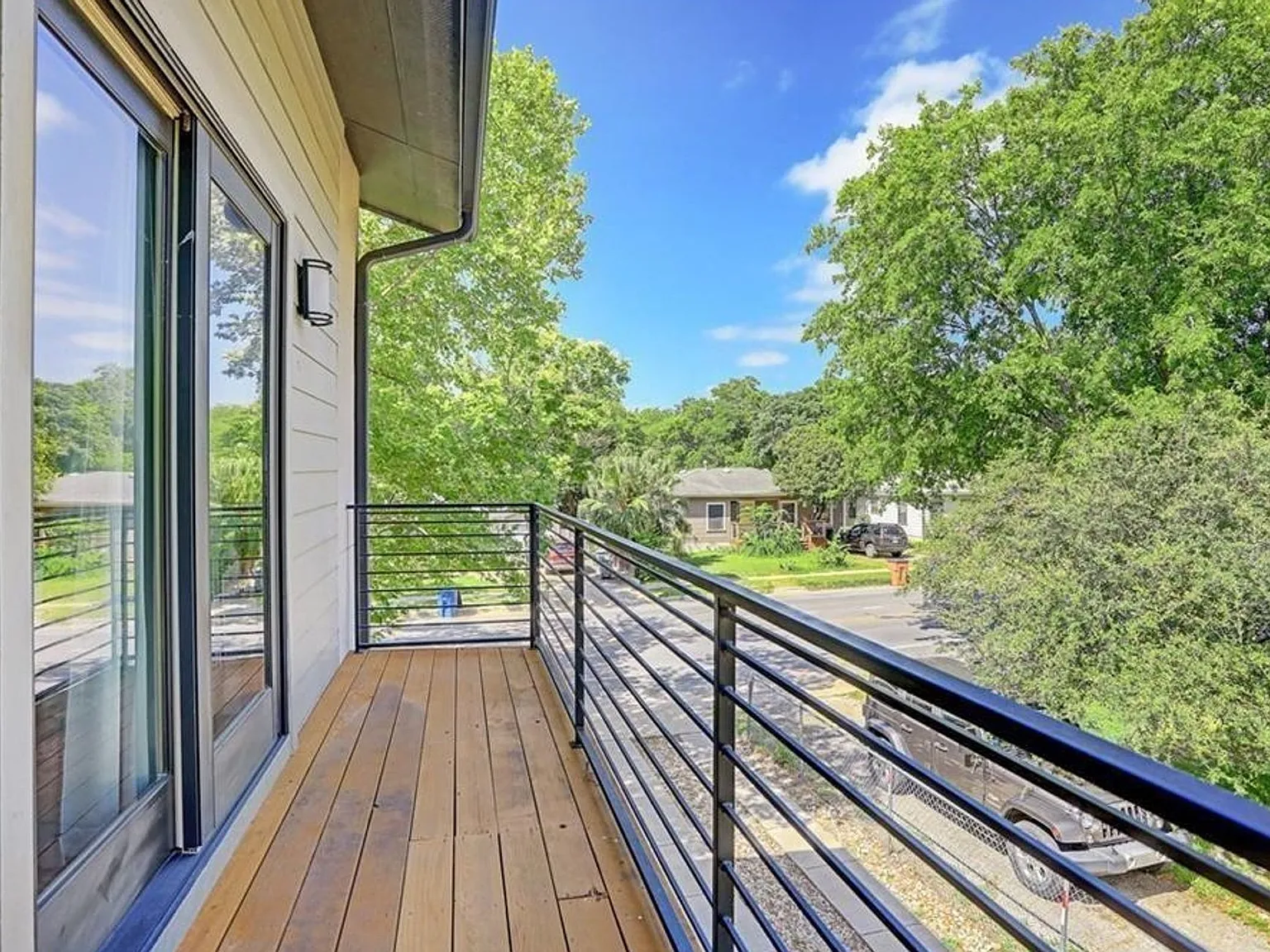 602 W North Loop Blvd — Photo 2