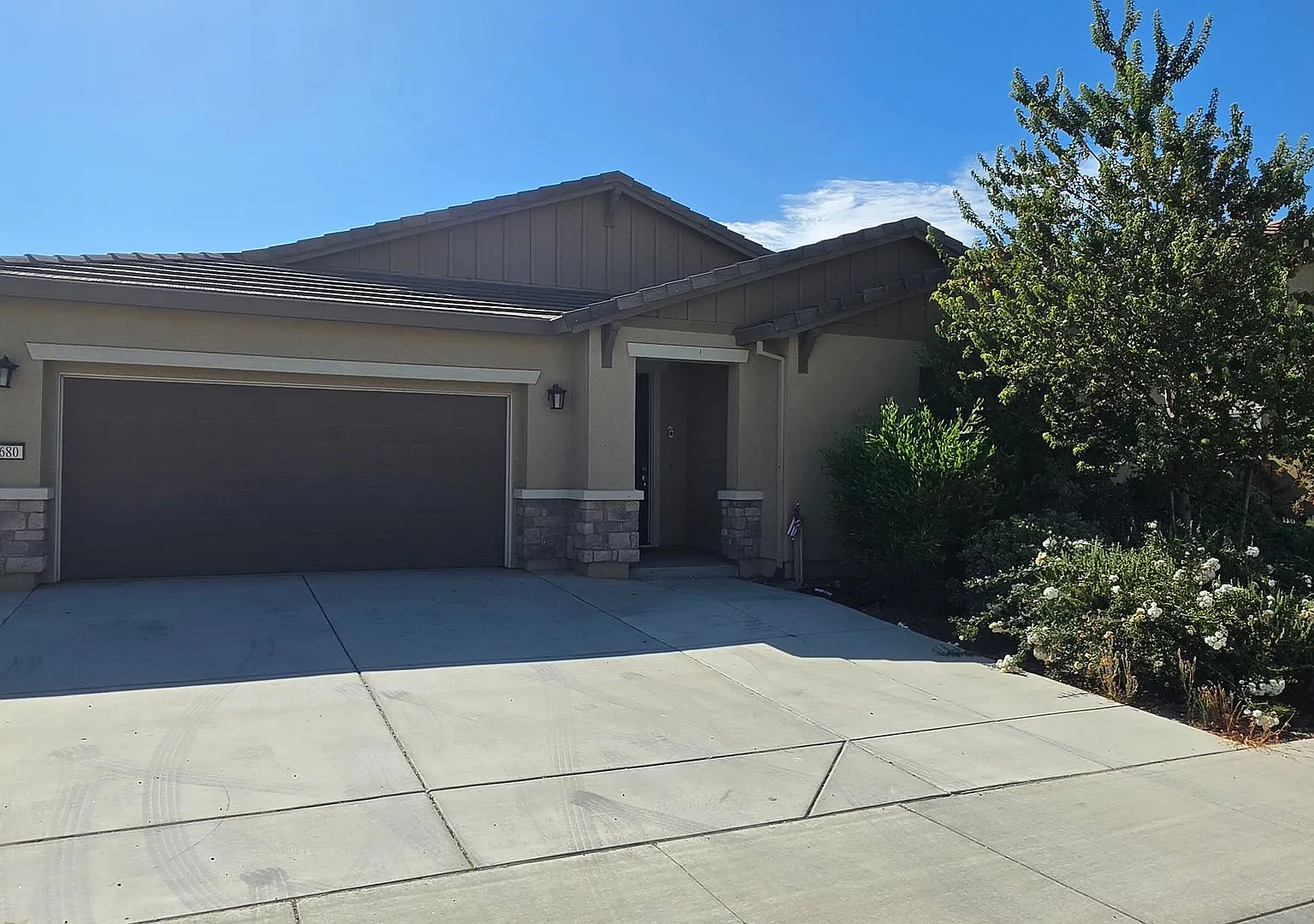 Stunning Single-Level Home in Valley Glen! — Photo 1