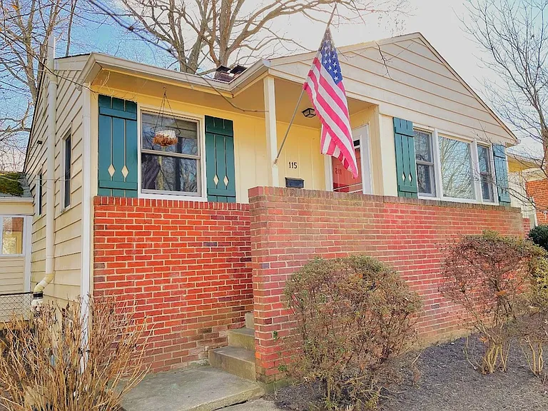 115 Whitmoor Ter — Photo 1