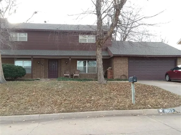 1902 Country Club Dr, Enid, OK 73703