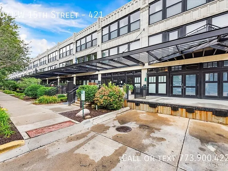 1071 W 15th St #421 — Photo 24