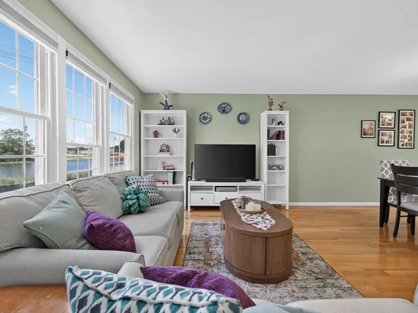 33 Water St APT 20, Danvers, MA 01923