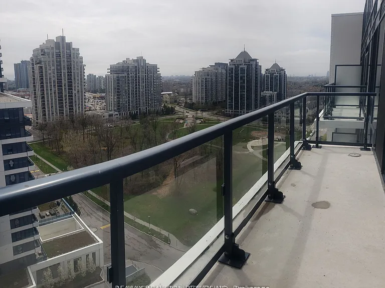 7950 Bathurst St #1518 — Photo 14