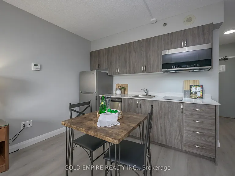 300 King St #STUDIO — Photo 5