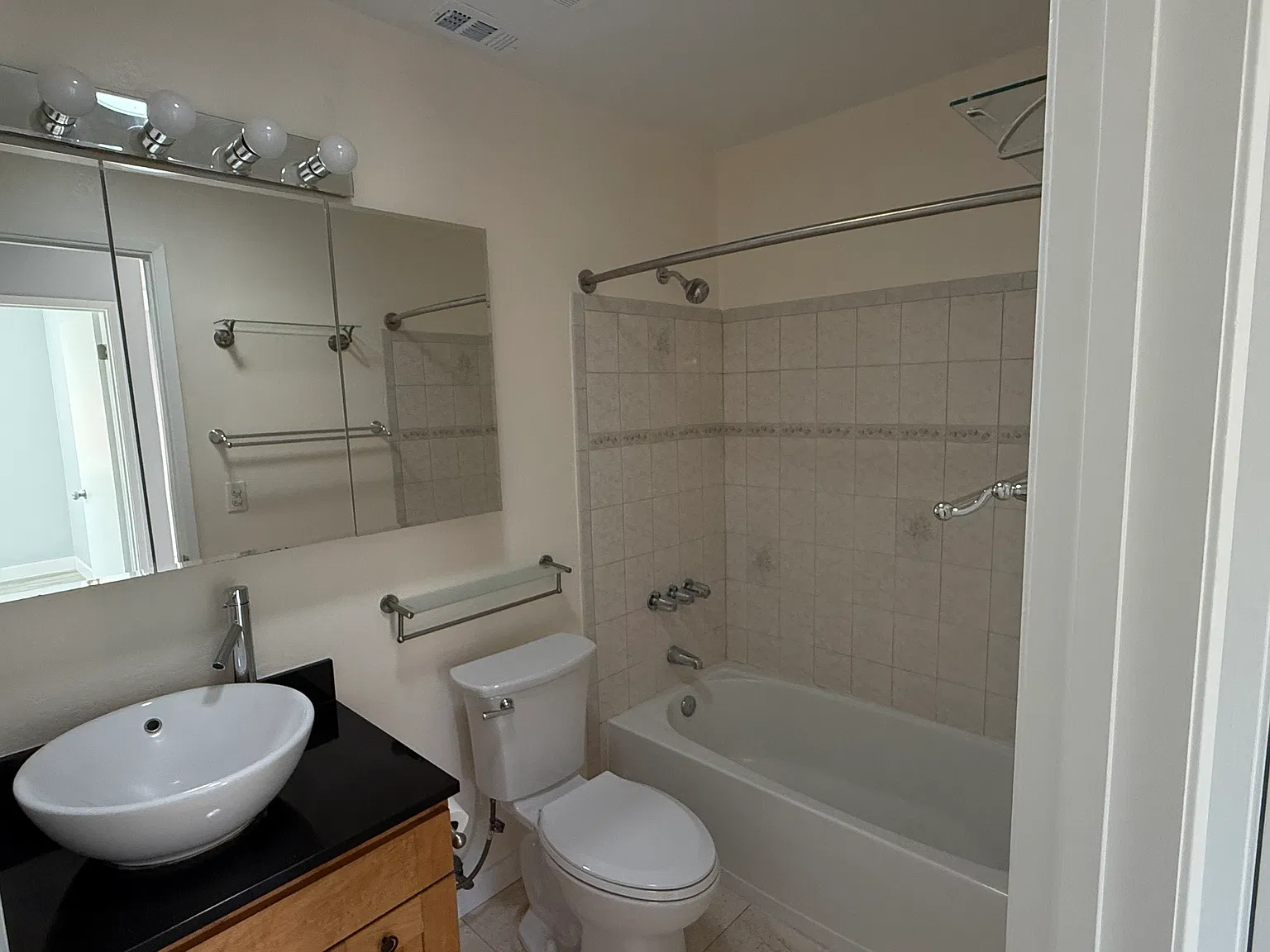 2 bed, 1076 sqft, $4,995 — Photo 4