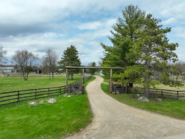 8206 Bull Valley Rd, Bull Valley, IL 60098