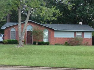 510 Meadowview Dr, Starkville, MS 39759