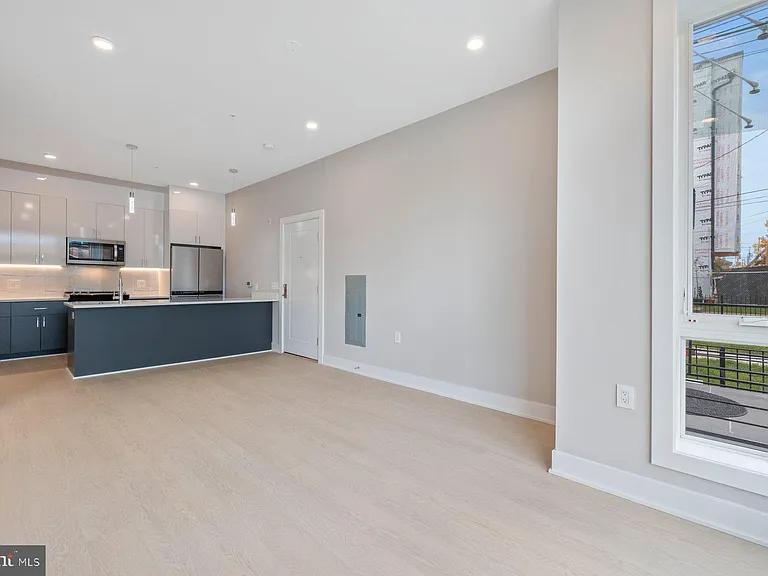 406 Kennedy St NW #404 — Photo 6