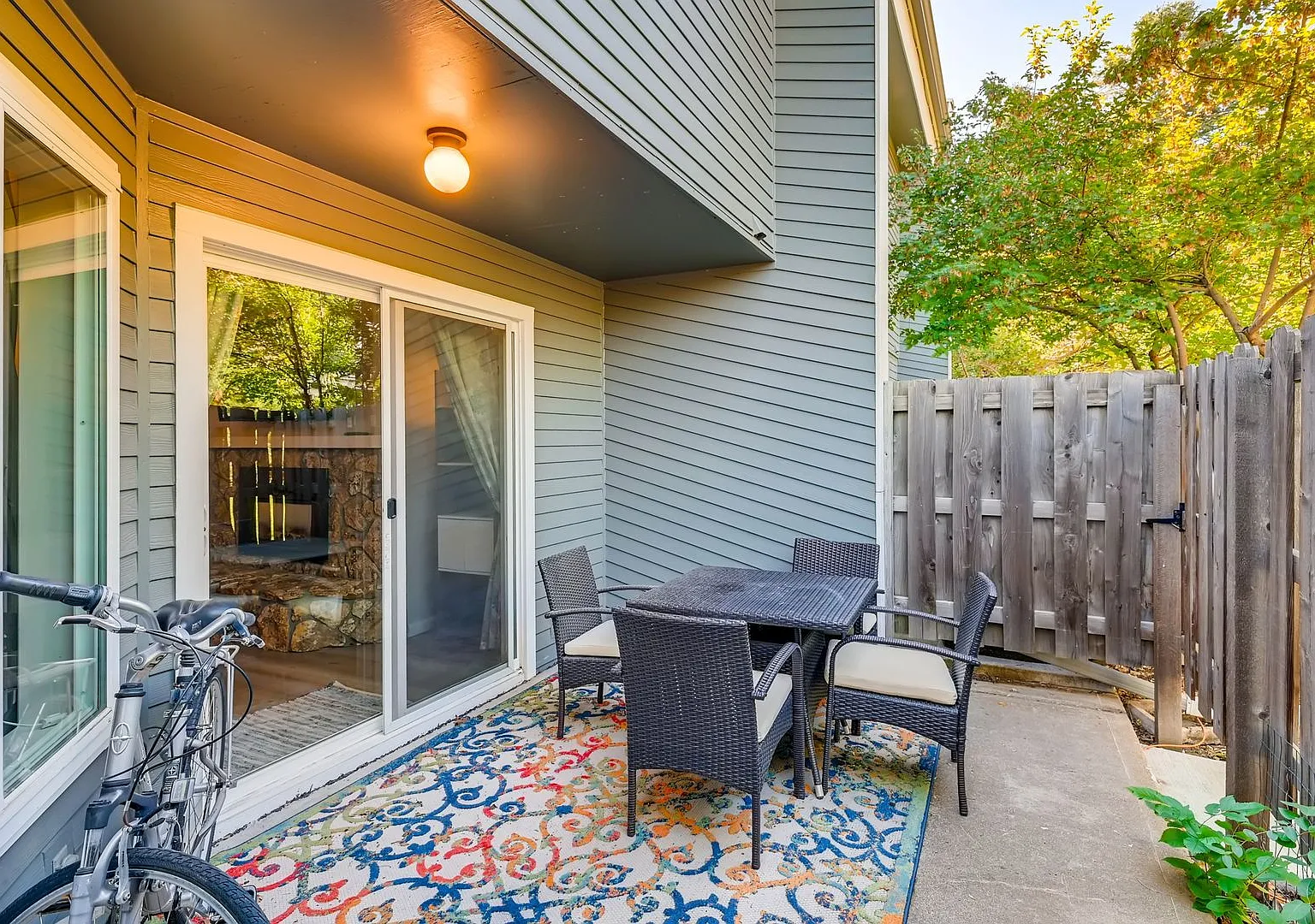 Outstanding 2 BDR With Dedicated Office — Photo 4