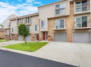 809 Oak Brook Ridge Dr, Rochester, MI 48307