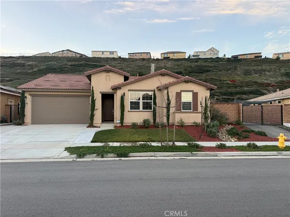 2690 Santa Fiora Dr, Corona, CA 92882