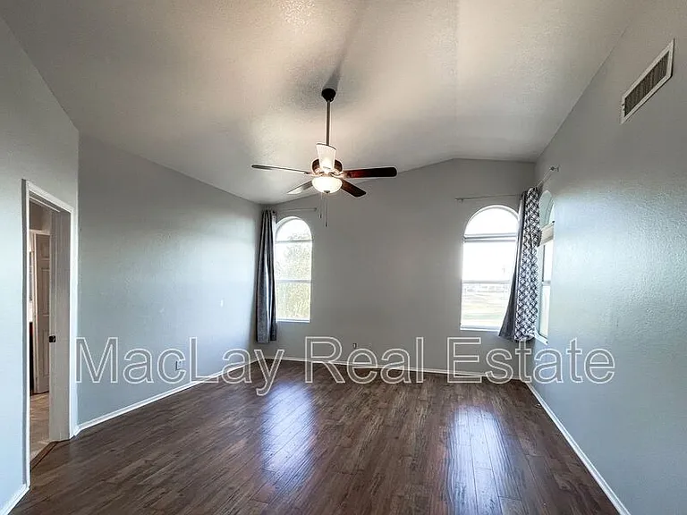 4645 E Kelly Dr — Photo 4