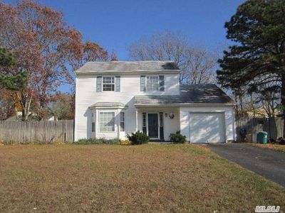 935 Scherger Ave, East Patchogue, NY, 11772