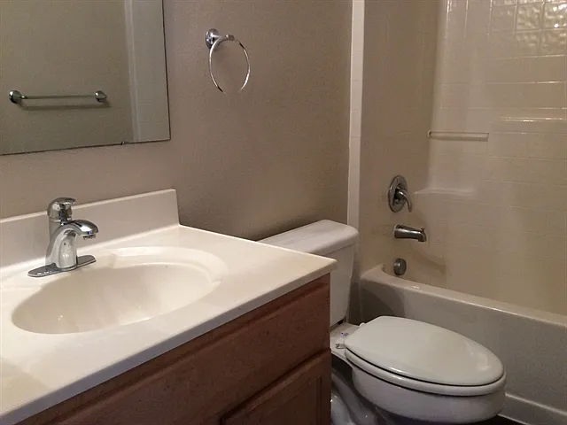 401 Blake Ave — Photo 26