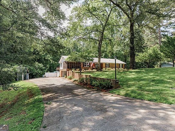 5th image of 226 Baker St