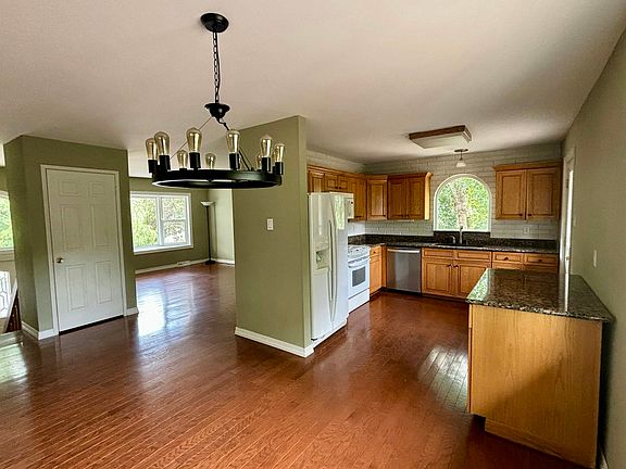 4th image of 1807 S Cole Ct