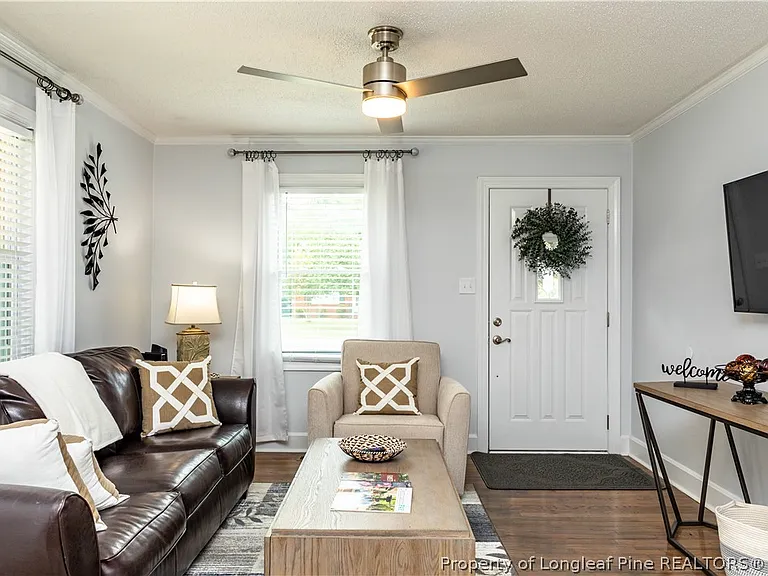 1805 Wayne Ln — Photo 4