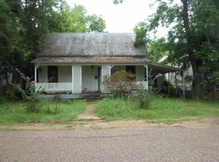 907 7th St, Colfax, LA 71417