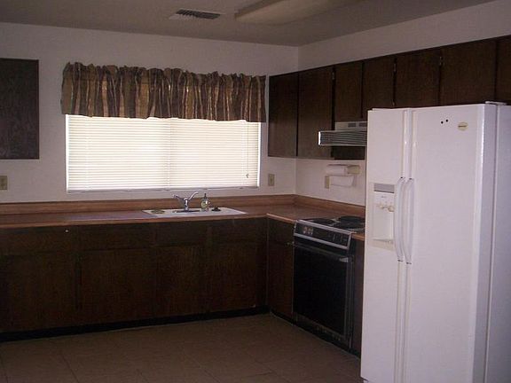 3rd image of 1406 W Montoya Ln