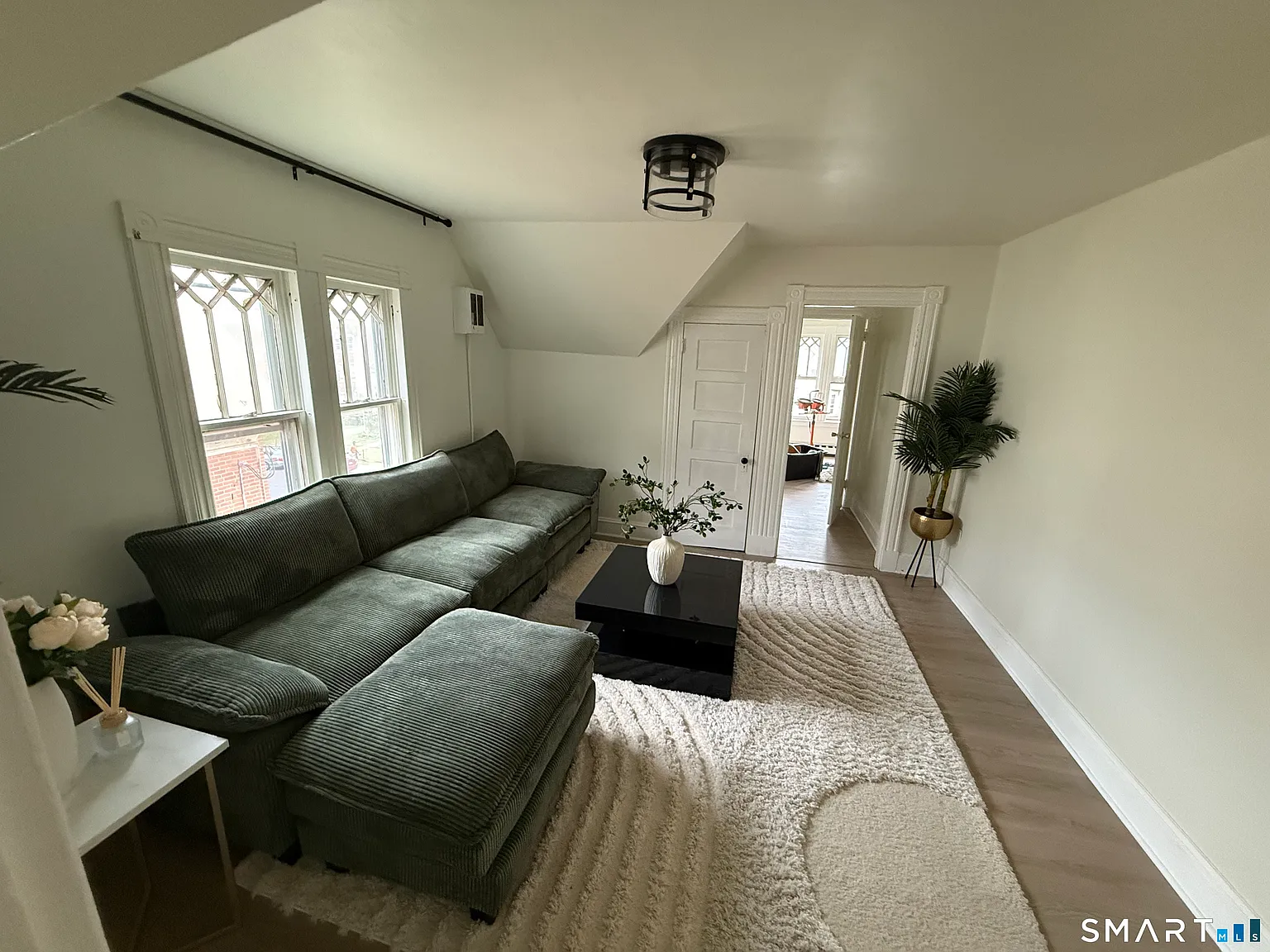 2 bed, 1.0 bath, 1088 sqft, $1,700 — Photo 2