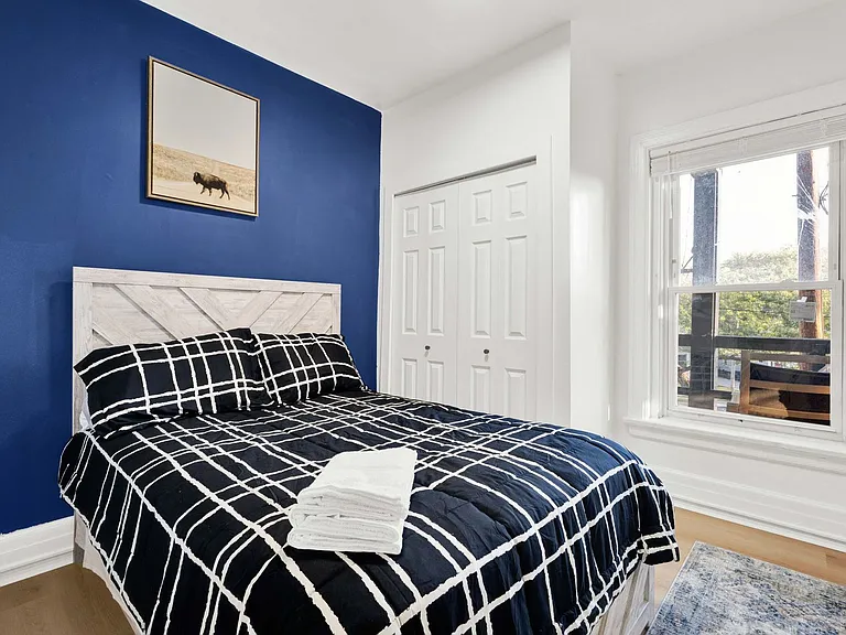 1032 Vaughn St — Photo 8