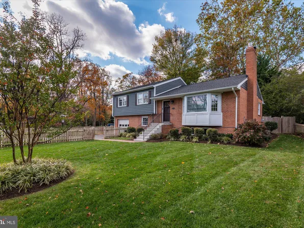 6714 Walnut St, Falls Church, VA 22046