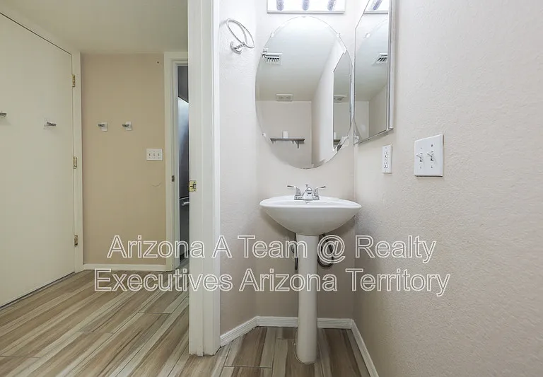 2416 W Chris Oliver Way — Photo 12