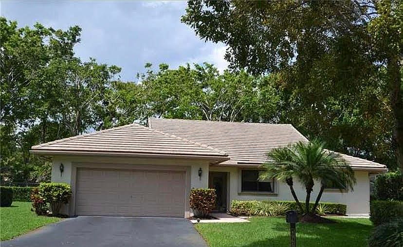 1st image of 4965 Pine Tree Dr