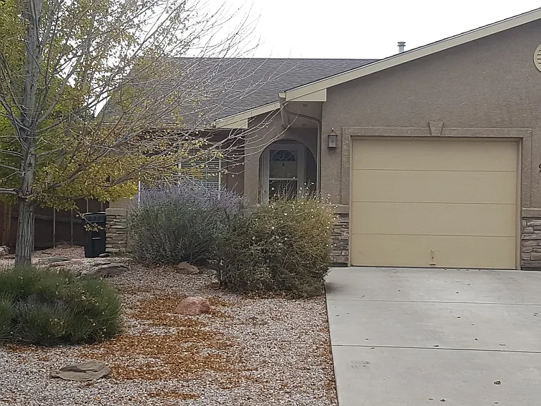 925 Meadows Ave #A — Photo 1