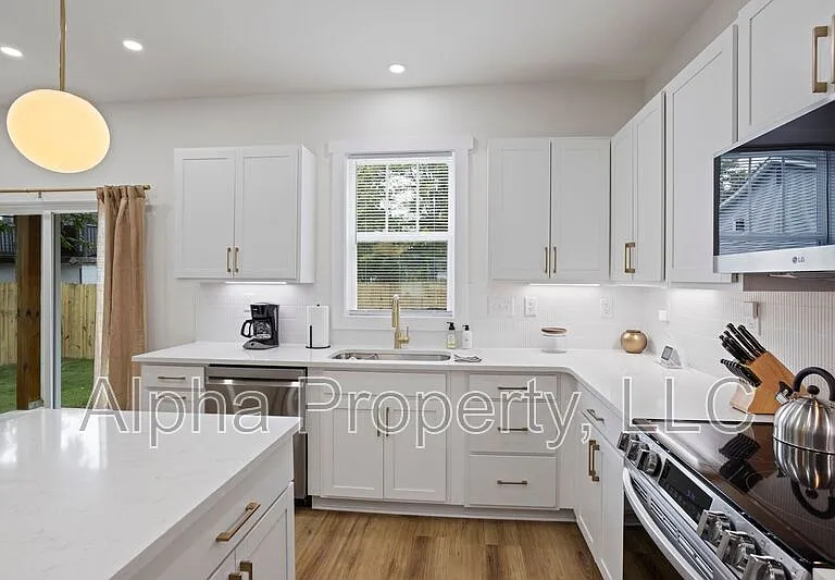 5 McDade St #A — Photo 10