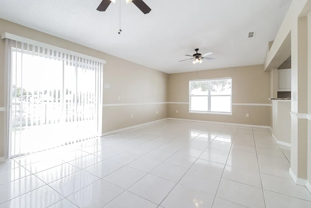 3 bed, 2.0 bath, 1868 sqft, $3,710 — Photo 3