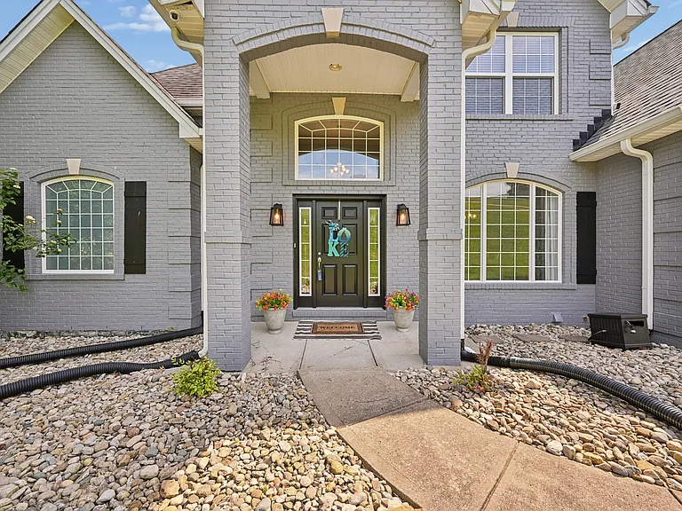135 Harbour Pointe Dr — Photo 3