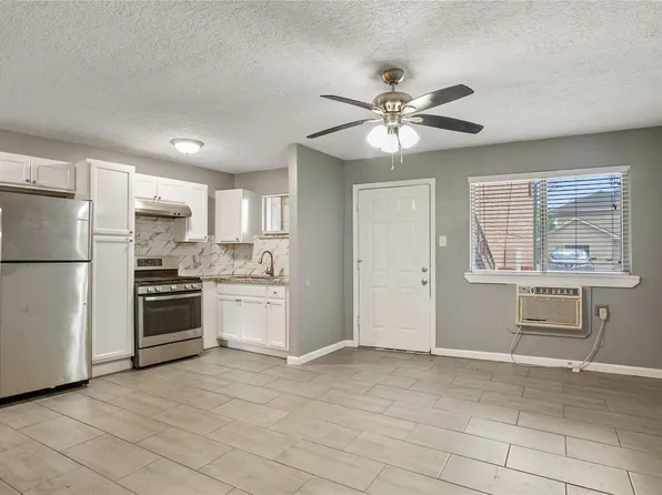 4811 Oakland St APT 9, Houston, TX 77023