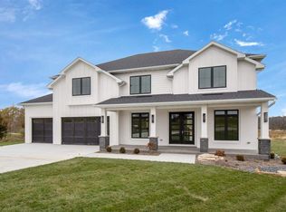 4102 Deacon Ln NE, Solon, IA 52333