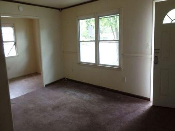 3rd image of 1627 Waconia Dr