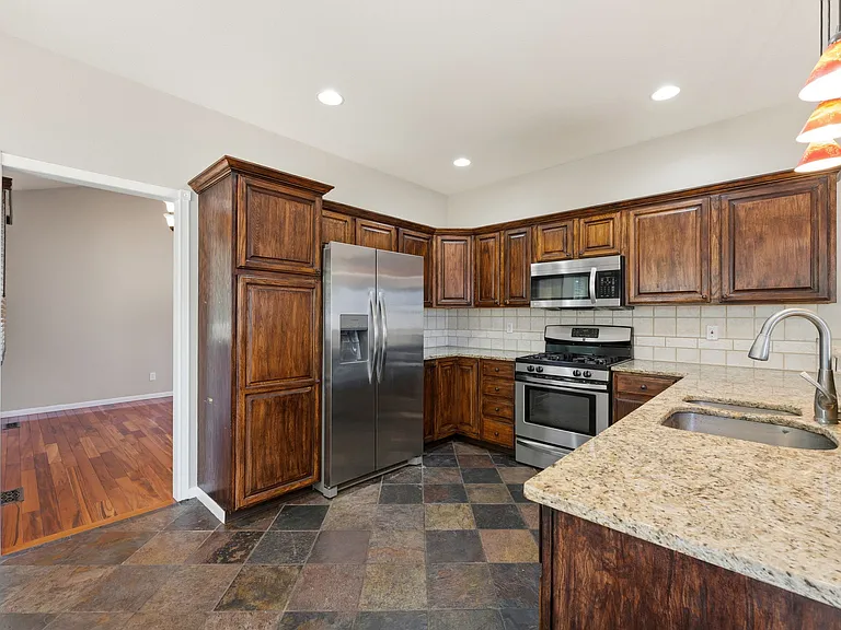 2313 Timber Creek Dr — Photo 10