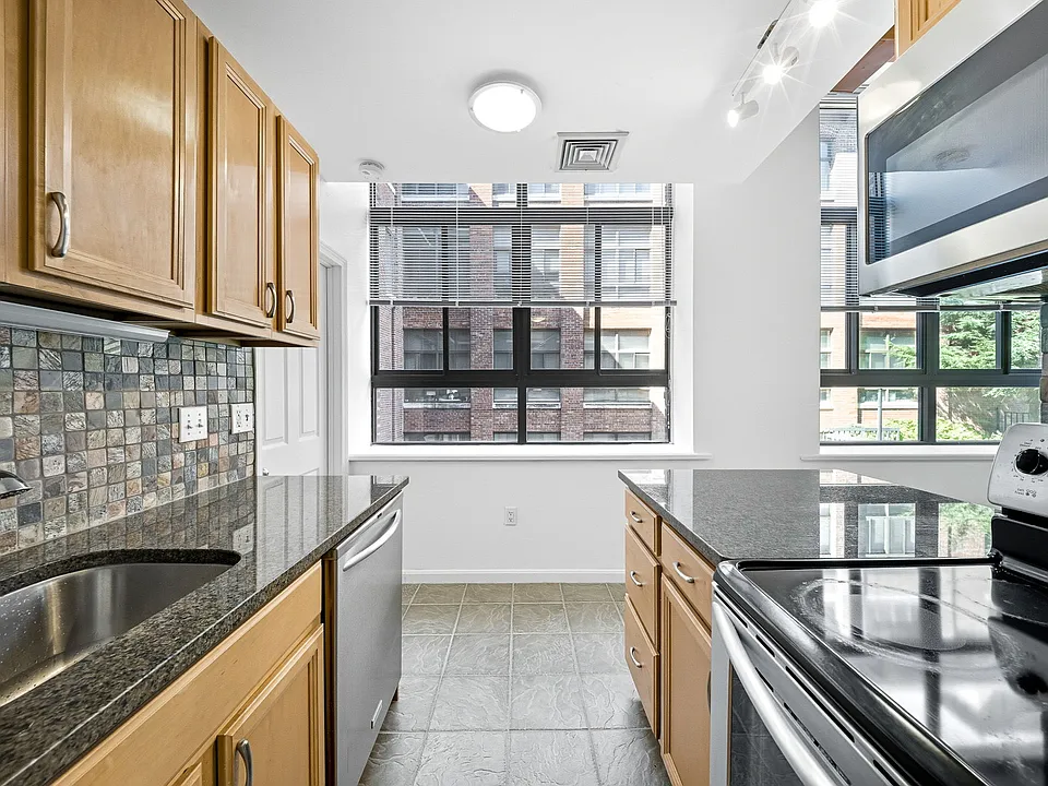 10 Linwood St #106