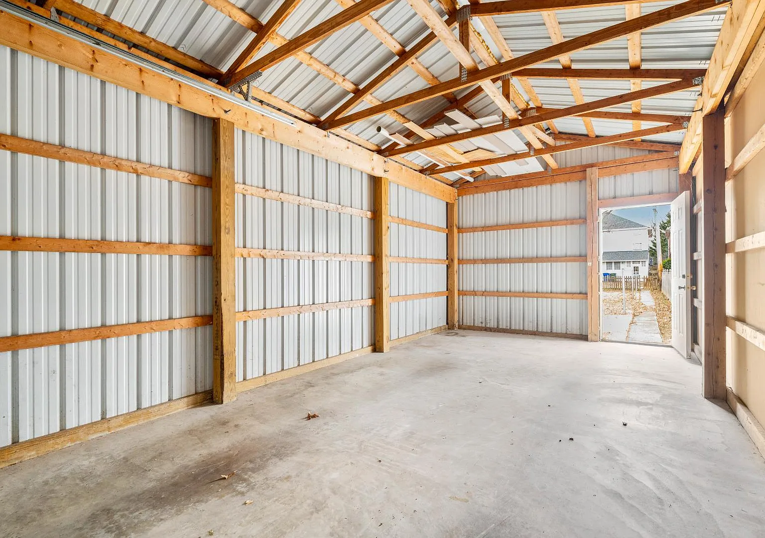1033 N Market St - 1033 — Photo 3