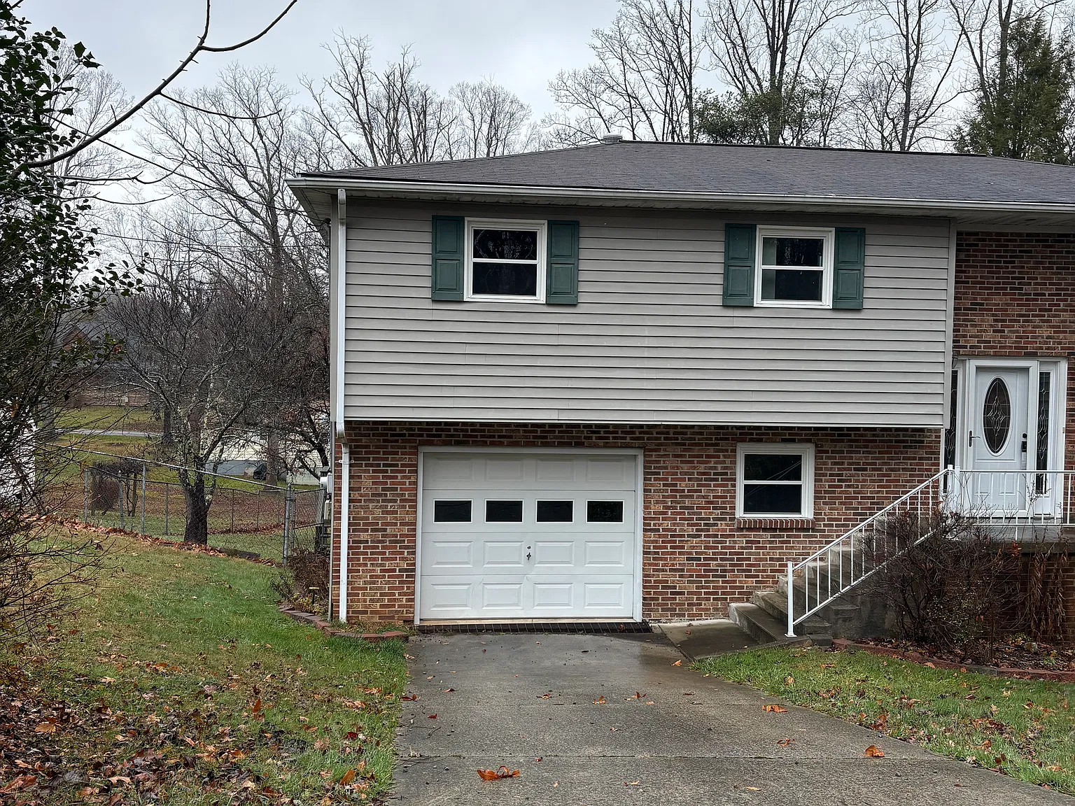 3 bed, 1902 sqft, $2,100 — Photo 1