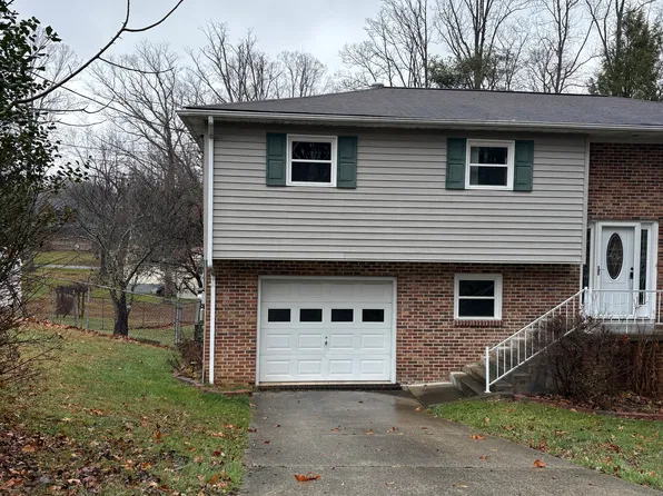 2 Perdue St, Fayetteville, WV 25840