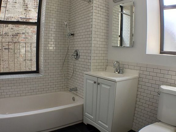 3rd image of 2375 A C Powell Blvd APT 11