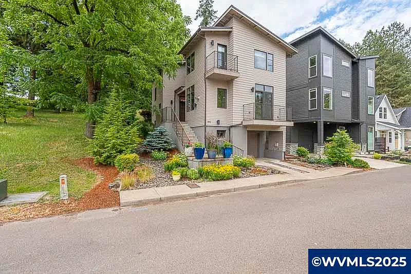 1892 Cousteau Loop SE photo 1